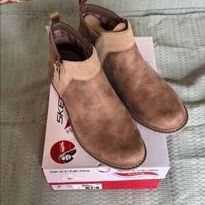 Skechers Womens Two-Tone Tan and Light Tan Chukka Boots